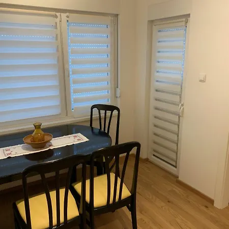 Cozy Family Friendly In W Private Garage * 巴尼西卢卡